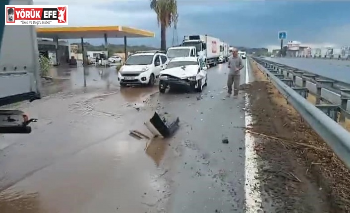 Söke’de sağanak yağış kazaya neden oldu: 3 yaralı