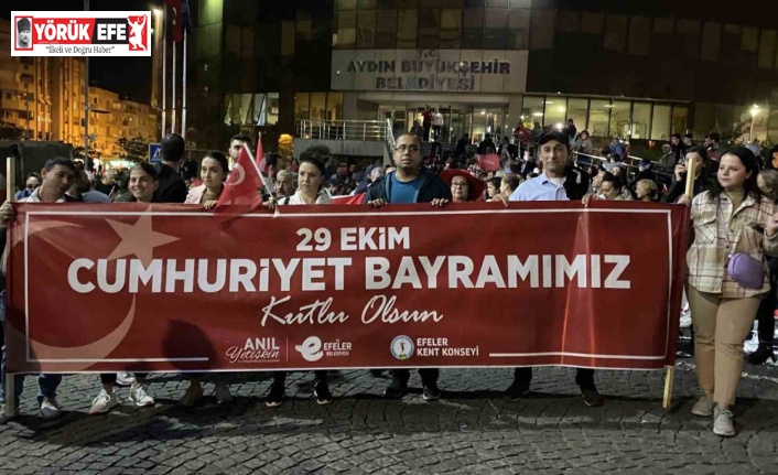 Efeler Belediyesi, ‘Cumhuriyet Bayramı’nı fener alayı ile taçlandırdı