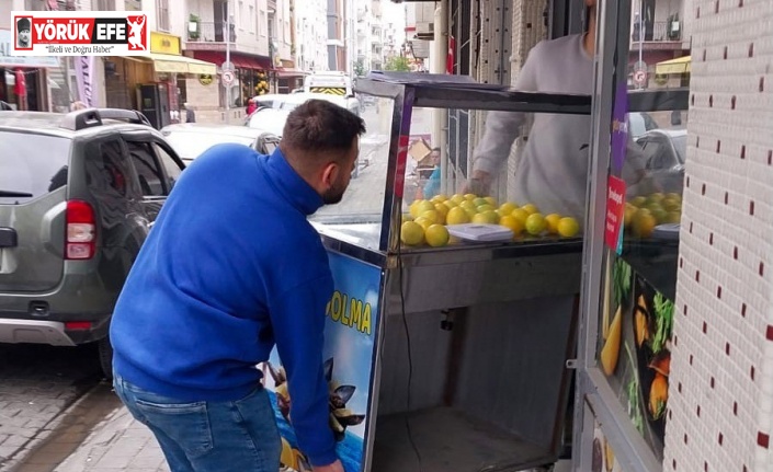 Efeler’de kaldırımlar işgalden arındırılıyor