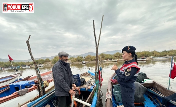 Jandarma Bafa Gölü’nde denetimlere devam ediyor