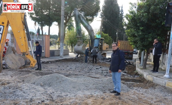 Nazilli Belediyesi ekipleri yol yenileme çalışmalarına devam ediyor