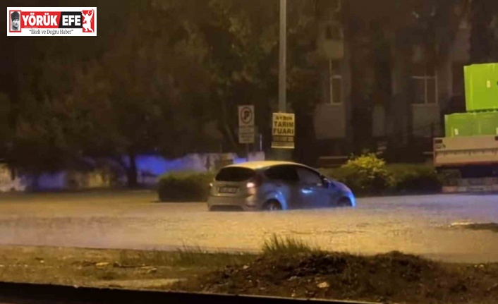 Söke’de sağanak yağış hayatı olumsuz etkiledi