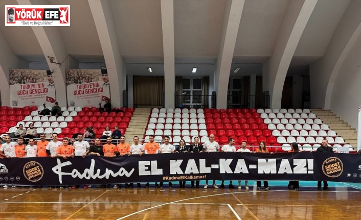 Voleybol maçında Jandarmadan Kadına Şiddet farkındalığı