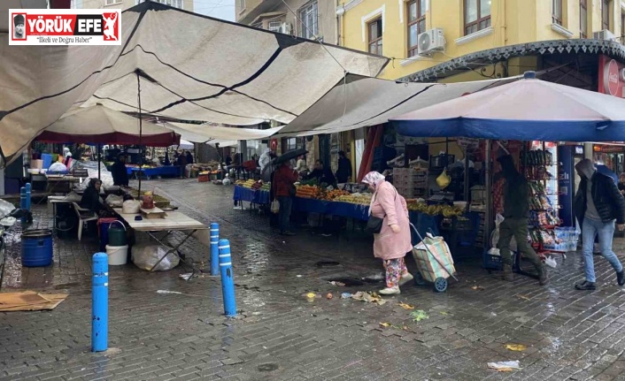 Aydın’da sağanak yağıştan, Salı Pazarı esnafı da etkilendi