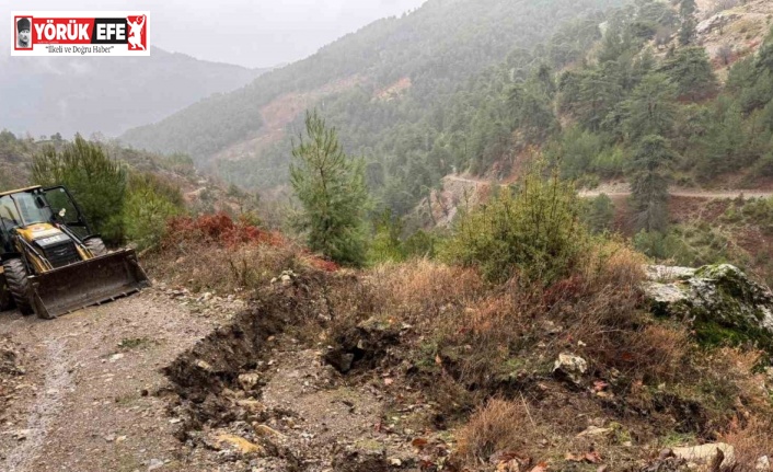 Efeler Belediyesi ekiplerinden kapanan yollara hızlı müdahale