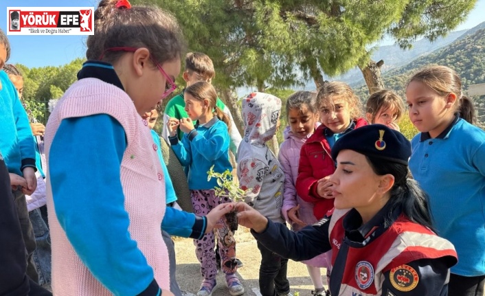 Jandarma, öğrencilere doğa sevgisini aşıladı