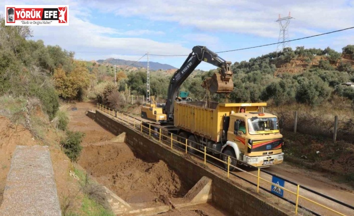 Nazilli Belediyesi çökeltme havuzlarında temizlik çalışması yaptı