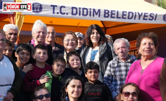 Başkan Gençay, vatandaşları dinliyor