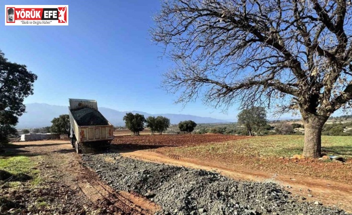 Karacasu’da yol çalışmaları devam ediyor