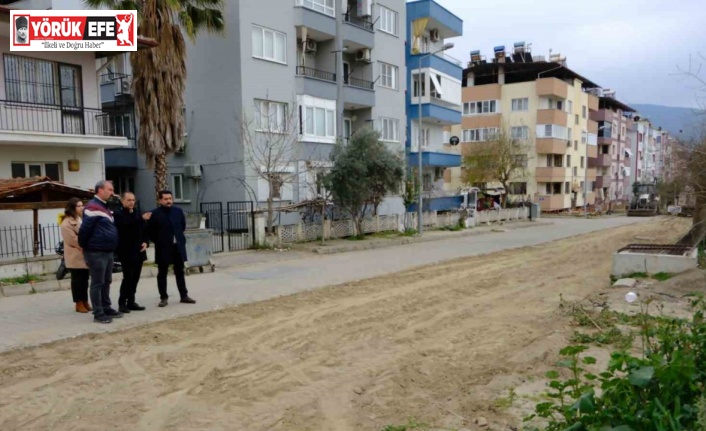 Başkan Doğanca, parke döşeme çalışmalarını yerinde inceledi