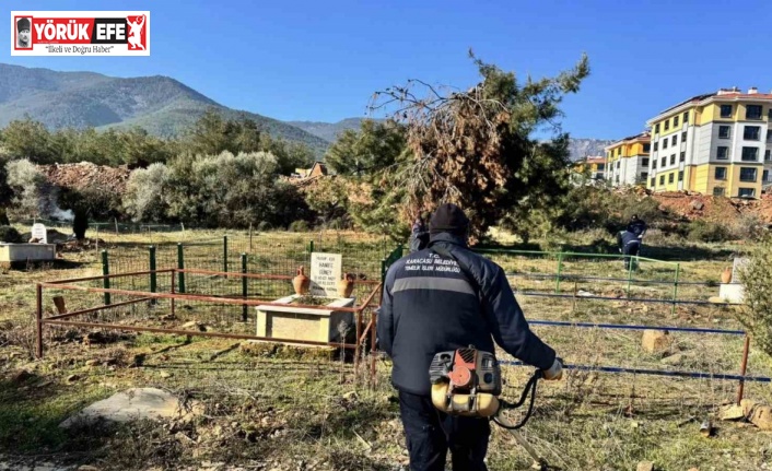 Karacasu’da mezarlıklarda temizlik çalışması başlatıldı