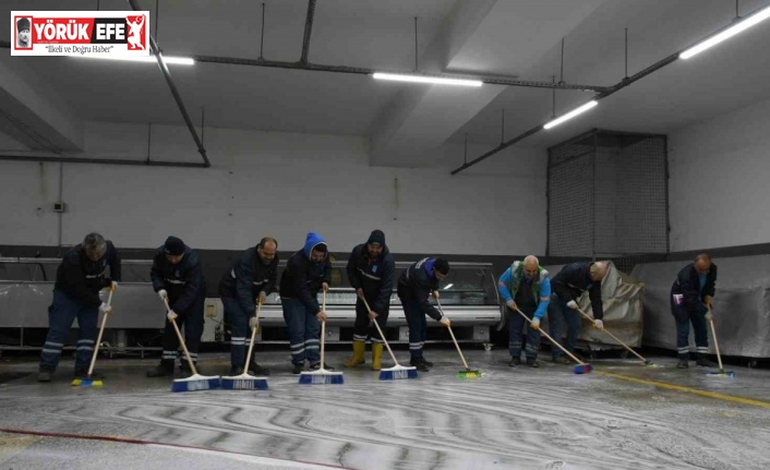 Kuşadası’nda semt pazarları ardından temizlik seferberliği