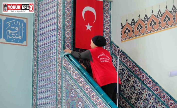 Kuyucak Belediyesi Ramazan öncesi camilerde temizlik çalışması yaptı