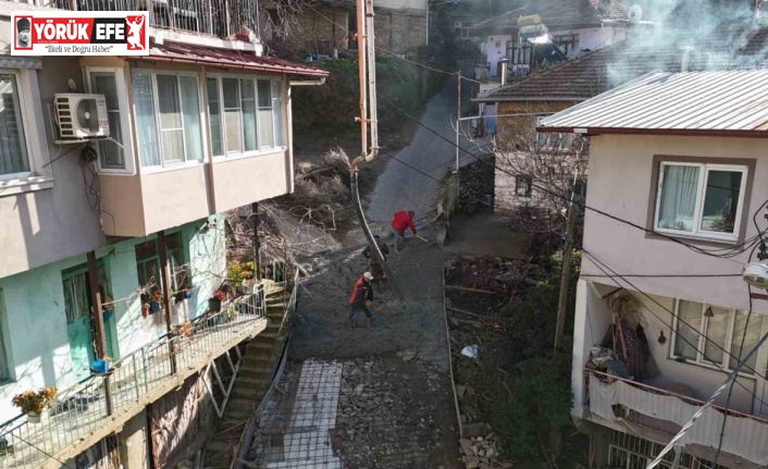 Nazilli Belediyesi Işıklar Mahallesi’nde çöken yola müdahale etti