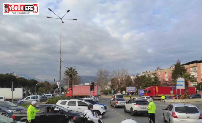 Otoyoldaki çalışma nedeniyle trafik durma noktasına geldi