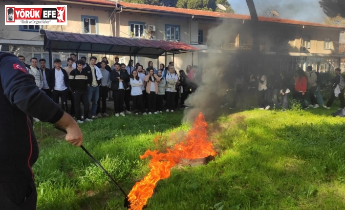 Aydın’da itfaiye ekipleri üniversite öğrencilerine yangın ve tahliye eğitimi verdi