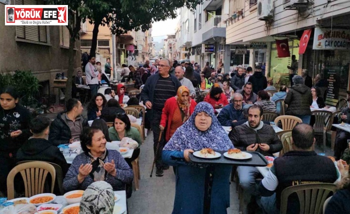 Nazilli’de Kuaförler Sokağı sakinleri iftarda buluştu