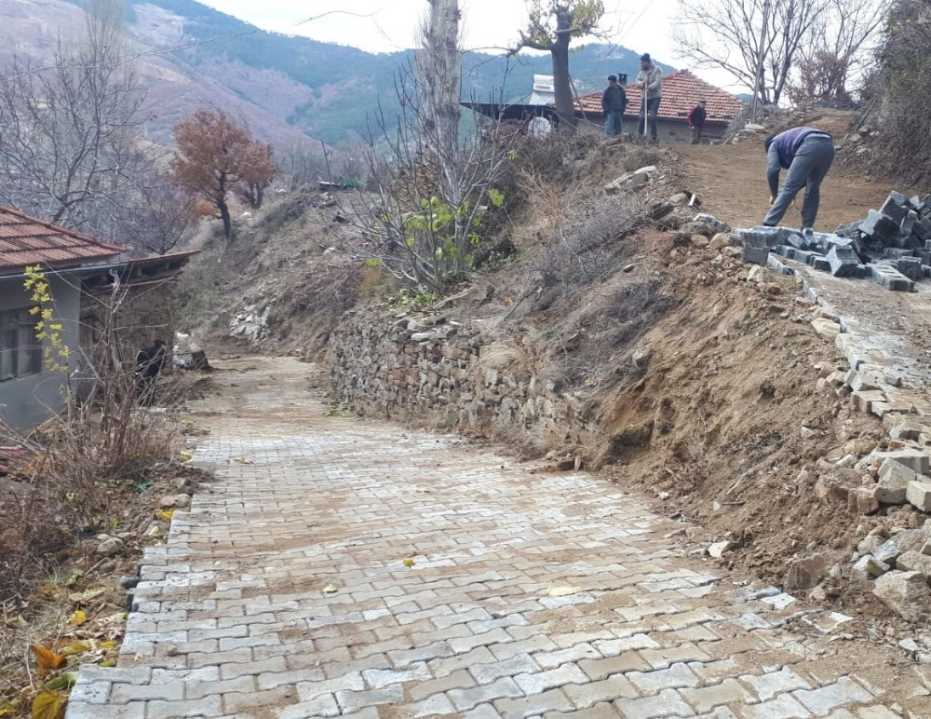 Kuyucak’Ta Parke Taşı Olmayan Yol Kalmıyor 