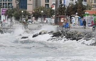 Kuşadası’nda fırtına etkili oldu