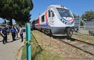 Trenin çarptığı adam hayatını kaybetti