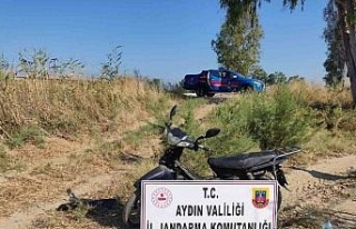 Çaldığı motosikleti parçalarken yakalandı