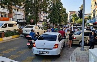 Direksiyon hakimiyetini kaybetti, 5 araca çarptı