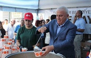 Efeler’den 8 bin kişilik aşure hayrı