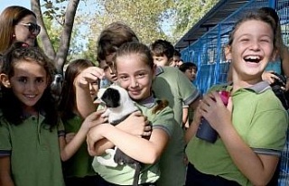 Kuşadası Belediyesi can dostları çocuklarla buluşturdu