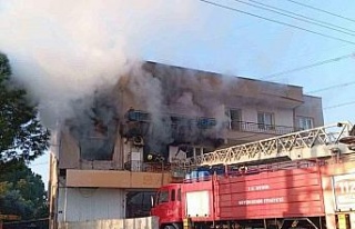 İncirliova’daki ev yangınında 2 kişi dumandan...