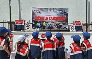 Jandarma’dan öğrencilere trafik eğitimi