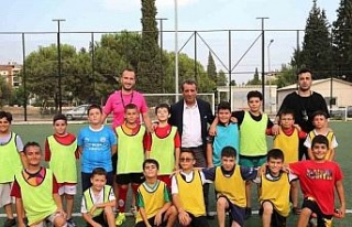 Başkan Yetişkin geleceğin futbolcularıyla buluştu