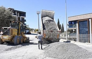 Kuşadası Belediyesi yol yapım çalışmalarını...