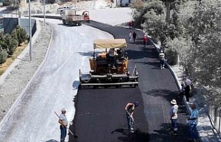 Kuşadası’nda sıcak asfalt seferberliği devam...