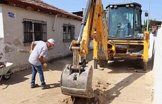 Nazilli Belediyesi İstiklal’de yolları yeniliyor