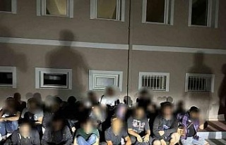 Kuşadası’nda 20 düzensiz göçmen ve 3 organizatör...