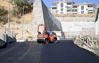 Kuşadası’nda yol yenileme çalışmaları sürüyor