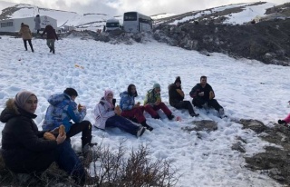 Gençlerin Kar İsteğini, Gençlik Spor Müdürlüğü...