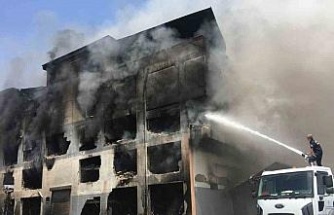 Aydın OSB’deki yangında 2 itfaiye personeli dumandan etkilendi
