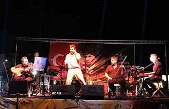 Kuşadalılar Aydın Büyükşehir Belediyesi’nin yaz konserleri ile doyasıya eğlendi