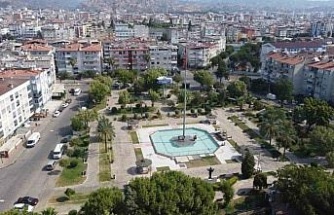 Nazilli Belediyesi, Cumhuriyet Parkı’nı temizledi
