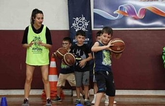 Minik basketbolcular Büyükşehir’in kurslarında yetişiyor