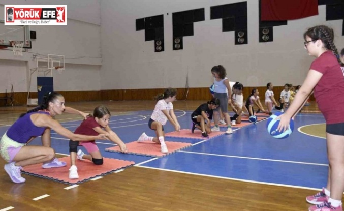 Kuşadası’nda çocuklar yaz spor okuluyla tatili keyifli geçiriyor